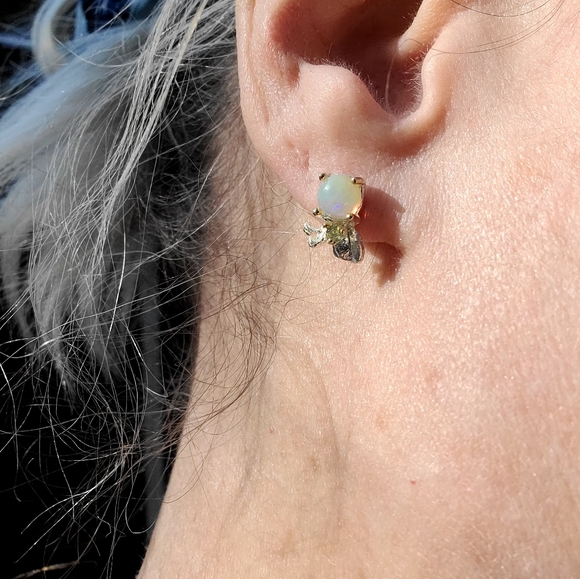 Opal & Peridot .925 Sterling Silver floral stud earrings - Picture 2 of 14